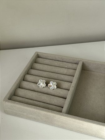 Brinco flor de prata