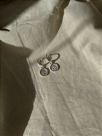 Brinco argola medalha de São Bento