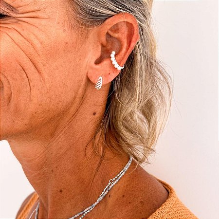 Brinco mini gota vazada