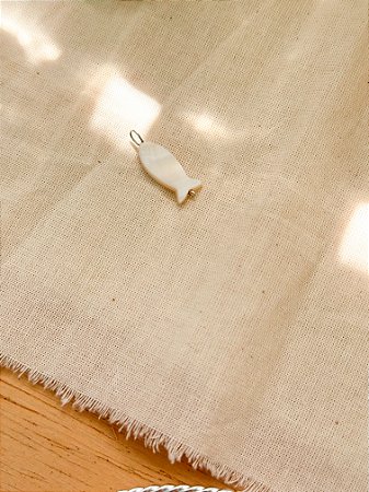 PINGENTE PEIXE MADREPÉROLA