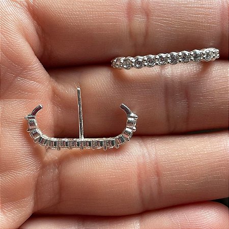 PRATA 925 - Brinco Ear Hook cravejado com Zircônia Cristal