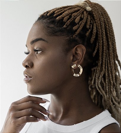 Brinco Círculo Martelado Banho Ouro 18 k