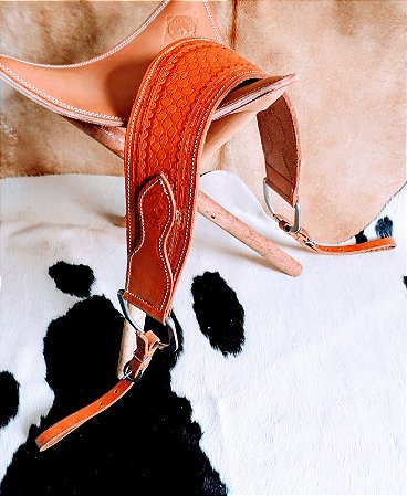 PEITEIRA DE SELA EM COURO RN