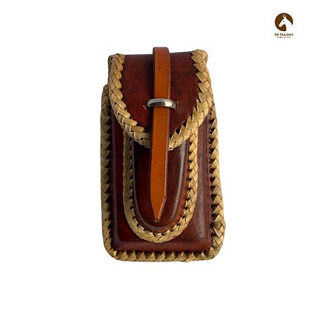 CAPA DE CELULAR COM BAINHA DE CANIVETE BORDADA E TRANÇADA EM COURO CRU