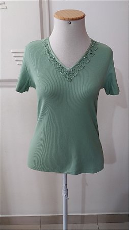 Blusa canelada com renda