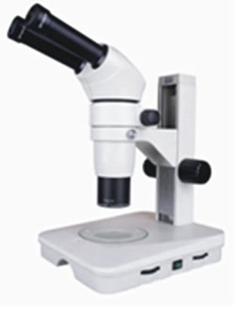 Microscópio Estereoscópico Trinocular, Zoom 0.8X ~ 8X, Obj. Plana 1X, Aumento 8X Até 160X
