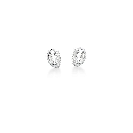 ARGOLA COM ZIRCÔNIAS BAGUETES BRANCAS PRATA 925