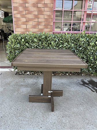 Mesa Quadrada em Madeira Plástica