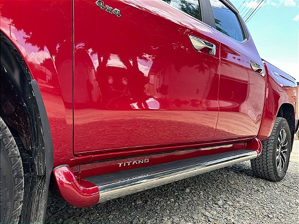 Estribo Titano personalizado com friso em Inox