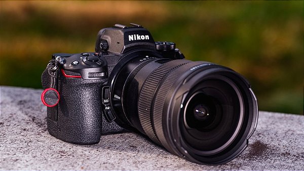 Câmera Digital Mirrorless Nikon Z6 II com lente 24-70mm f/4