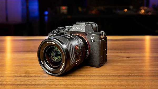 Câmera Sony Alpha A7 IV + Lente 28-70 mm f/3.5-5.6