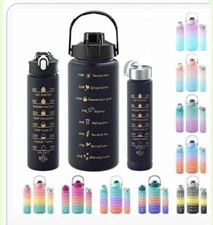 Kit com três garrafas de plástico