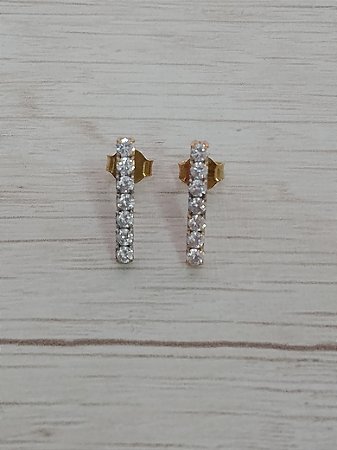 Brinco palito zircônia