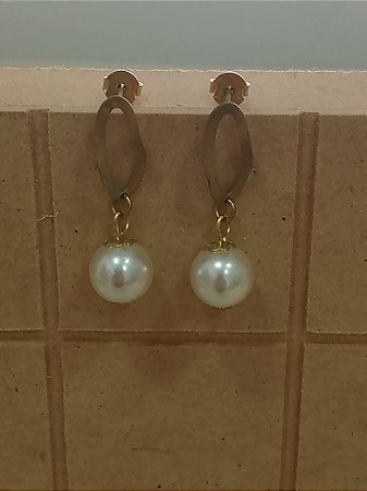 Brinco pérola com elo oval