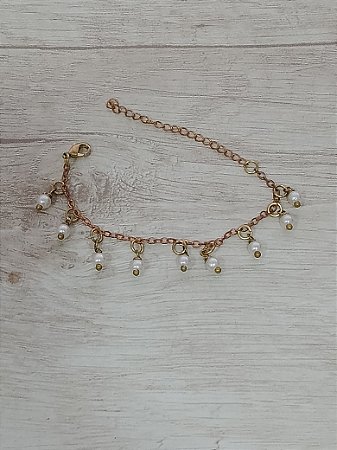 Pulseira infantil com pérolas penduradas