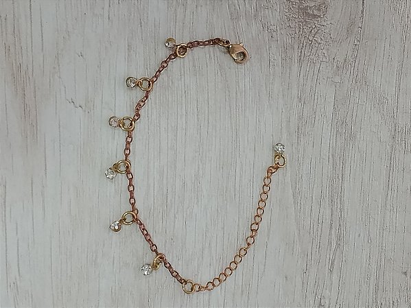 Pulseira infantil com strass pendurado