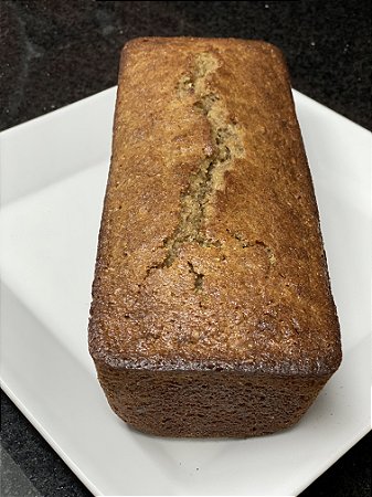 Bolo integral de banana, tâmaras e nozes