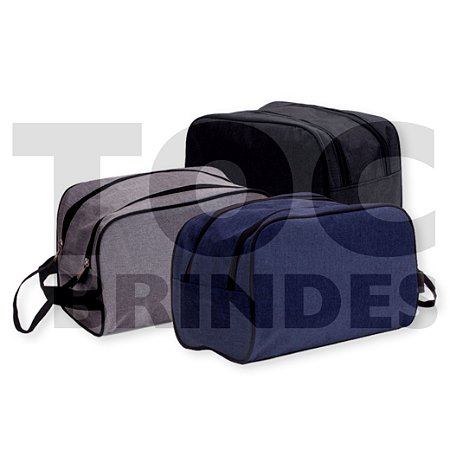 Necessaire em poliéster com zíper duplo e fechamento da aba em velcro