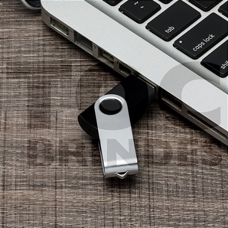 Pen drive em aço, giratório, parte interna em plástico preto, com armazenamento de 4GB, 8GB, 16GB ou 32GB