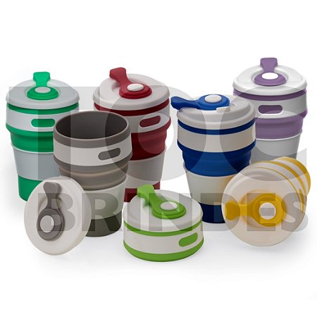 Copo 350ml, retrátil, em silicone colorido, com tampa de encaixe com abertura para o bocal e luva plástica branca