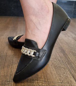 SAPATILHA BICO FINO 14657 PRETO / DETALHE CORRENTE DOURADA