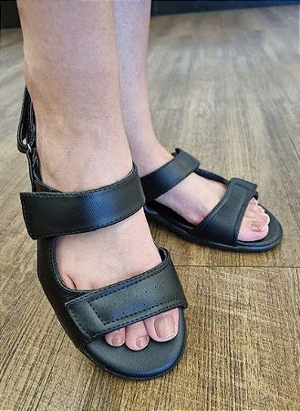 SANDÁLIA CONFORT 46860 PRETO. FECHO EM VELCRO . PALMILHA MACIA COM MEMÓRIA E AMORTECIMENTO . MELHOR ABSORÇÃO.