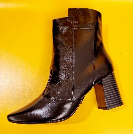 BOTA COURO 41379 PRETO / COM SALTO BLOCO E BICO FINO DANDO CONFORTO E ELEGÂNCIA NO SEU LOOK