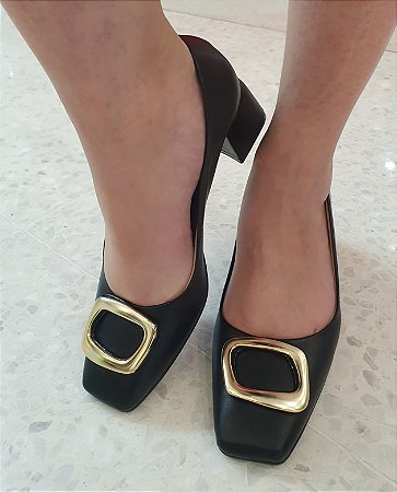 SCARPIN 47002 PRETO / DETALHE DOURADO / CONFORTO E PRATICIDADE PARA O SEU DIA