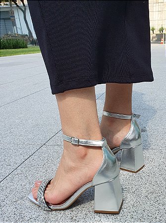 SANDÁLIA 2684 PRATA METALICO / PEDRAS CRISTAL