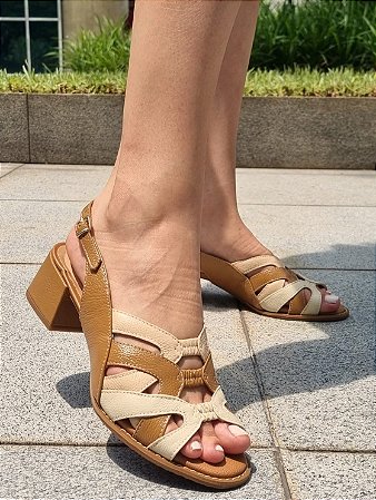 SANDÁLIA EM COURO 415422 BEGE / AREIA / NUDE / TONS NEUTROS PERFEITO PARA SEU DIA