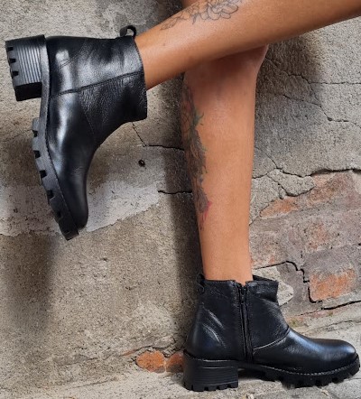 BOTA EM COURO 703 PRETO / SOLADO TRATORADO