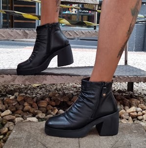 BOTA EM COURO MEIA PATA 1008 PRETO