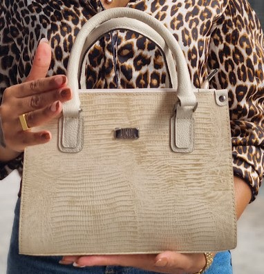 BOLSA EM COURO 1047 OFF WHITE / DIVISÓRIAS COM ZÍPER / ALÇA  DE MÃO E OMBRO