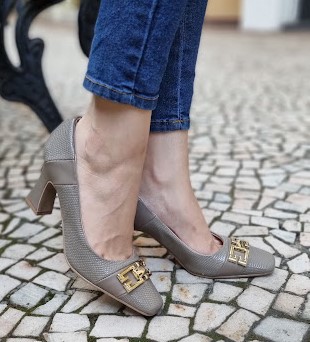 SCARPIN 540012 NUDE / TAUPE TEXTURIZADO / RECORTES NUDE LISO