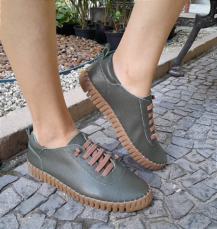 TÊNIS EM COURO 304002 VERDE MILITAR / CARAMELO