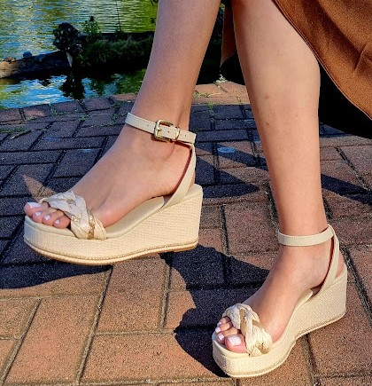 SANDÁLIA ANABELA COM PLATAFORMA 31516 NUDE MANTEIGA / TRANÇA PALHA COM DOURADO