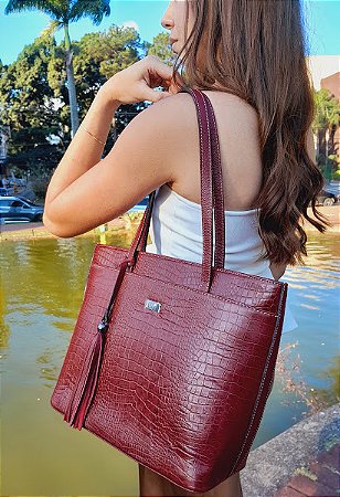 BOLSA EM COURO 1260 BORDÔ TEXTURIZADA / COM  DUPLAS ALÇAS DE OMBRO  / FORRO 100% ALGODÃO / APOIADOR DE SUPERFÍCIE / CONTEMPORÂNEA E ELEGANTE