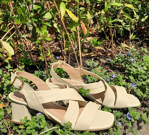 SANDÁLIA CONFORTO EM COURO 665809  OFF WHITE