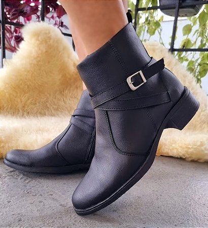 BOTA 1241 PRETO / DETALHE FIVELA