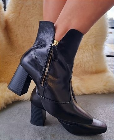 BOTA EM COURO 131801 PRETO / ZIPER LATERAL