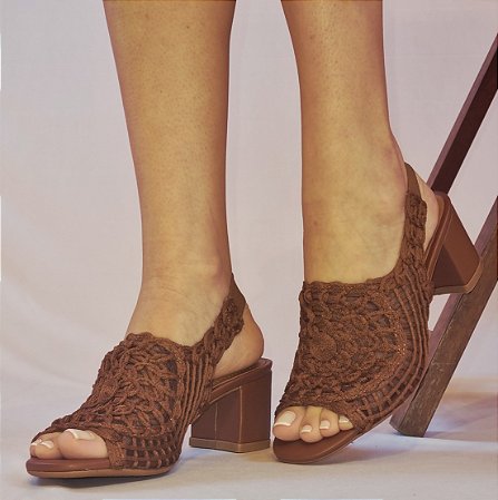 SANDÁLIA 701020 CROCHÊ MARROM