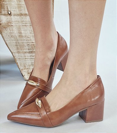 SCARPIN VIA UNO 905016 CARAMELO / DETALHE DOURADO