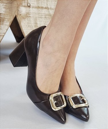 SCARPIN VIA UNO 898010 MARROM / FIVELA DOURADA