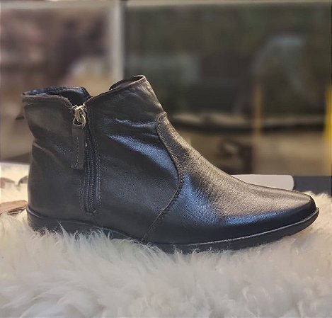 BOTA EM COURO 240011 PRETO / FORRAÇÃO INTERNA EM MALHA CACHARREL ACETINADA / PALMILHA MAIS ALTA E MACIA  / SOLADO  TÊNIS