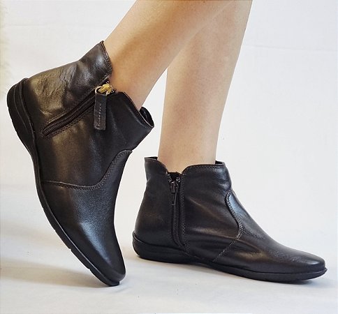 BOTA EM COURO 240011 CAFÉ / FORRAÇÃO INTERNA EM MALHA CACHARREL ACETINADA / PALMILHA MAIS ALTA E MACIA / SOLADO TÊNIS