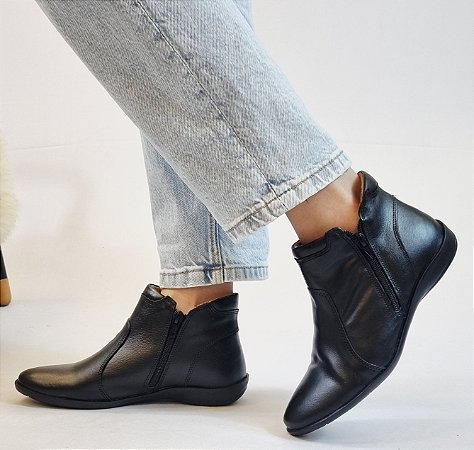 BOTA CONFORTO EM COURO BURNED 12012 PRETO / FORRAÇÃO INTERNA EM MALHA CACHARREL ACETINADA / PALMILHA MAIS ALTA E MACIA / SOLADO ANTIDERRAPANTE EMBORRACHADO