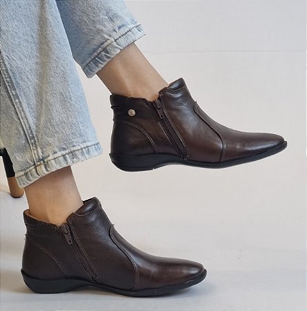 BOTA CONFORTO EM COURO BURNED 12012 TERRACOTA / FORRAÇÃO INTERNA EM MALHA CACHARREL ACETINADA / PALMILHA MAIS ALTA E MACIA / SOLADO ANTIDERRAPANTE EMBORRACHADO