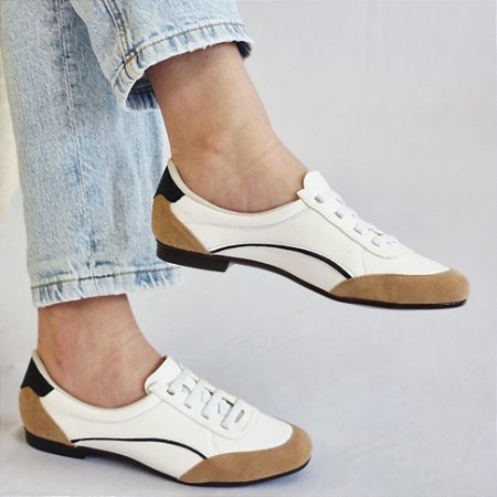 TÊNIS EM COURO 680001 BARNCO / NOBUCK CARAMELO / DETALHES EM PRETO / CADARÇO EM ELÁSTICO