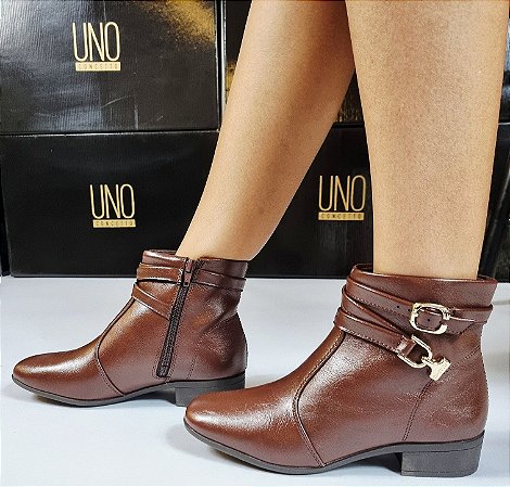 BOTA VIA UNO 827016 CACAU / FIVELA DE AJUSTE / FORRAÇÃO INTERNA EM MALHA CACHARREL