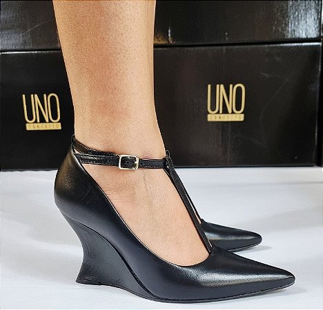 SCARPIN ANABELA EM COURO 525883 PRETO / TIRA NO PEITO DO PÉ